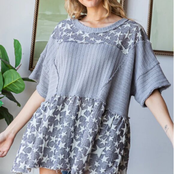 OHSTB Oli and Hali STAR JACQUARD CONTRAST FLARE HEM SHORT SLEEVE TOP - Picture 2 of 4